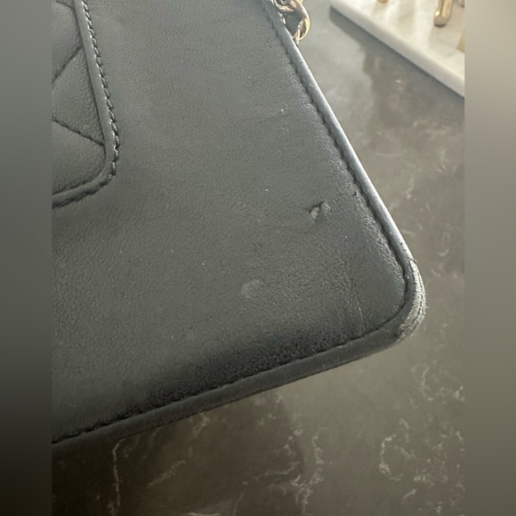 Chanel Black Quilted Leather Shoulder Bag - Picture 14 of 16